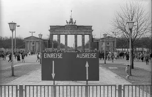 GDR, Berlin, 23. 02. 1990, Brandenburg Gate (border crossing) entry