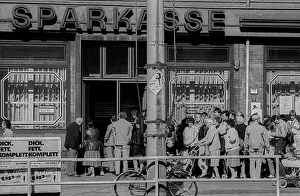 GDR, Berlin, 25 May 1990, queuing for applications for monetary union