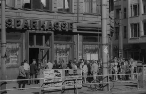 GDR, Berlin, 25 May 1990, queuing for applications for monetary union