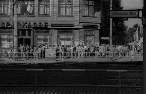 GDR, Berlin, 25 May 1990, queuing for applications for monetary union