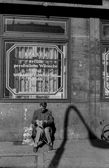 GDR, Berlin, 25 May 1990, queuing for applications for monetary union