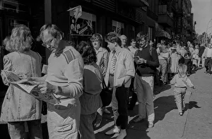 GDR, Berlin, 25 May 1990, queuing for applications for monetary union