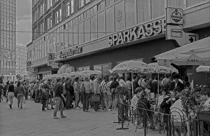 GDR, Berlin, 25 May 1990, queuing for applications for the monetary union