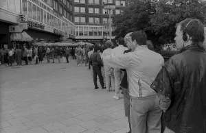 GDR, Berlin, 25 May 1990, queuing for applications for the monetary union