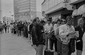 GDR, Berlin, 25 May 1990, queuing for applications for the monetary union