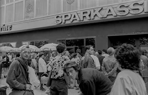 GDR, Berlin, 25 May 1990, queuing for applications for the monetary union