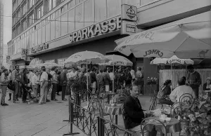 GDR, Berlin, 25 May 1990, queuing for applications for the monetary union