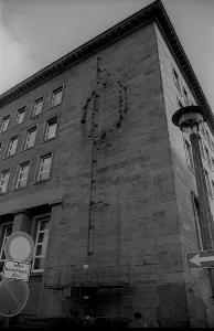 GDR, Berlin, 25.1.1990, dismantled SED emblem on the ZK of the SED (house)