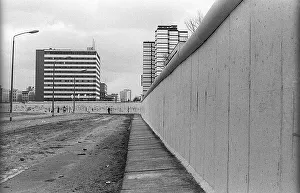 GDR, Berlin, 26. 02. 1990, Wall Stresemannstrasse