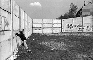 GDR, Berlin, 28. 04. 1990, border installations (Wall) Norwegerstrasse
