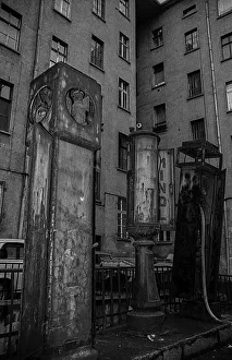 GDR, Berlin, 28.1.1990, old petrol station in a backyard in Kastanienallee