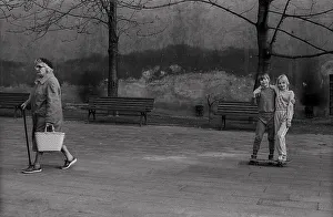 GDR, Berlin, 29. 3. 1988, two children and an elderly woman