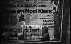 GDR, Berlin, 29 May 1990, Stadtmitte underground station (now U6)