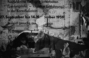 GDR, Berlin, 29 May 1990, Stadtmitte underground station (now U6)