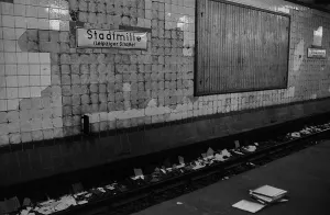GDR, Berlin, 29 May 1990, Stadtmitte underground station (now U6)