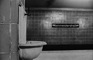 GDR, Berlin, 29 May 1990, underground station Weinmeisterstrasse (U8)