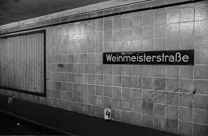 GDR, Berlin, 29 May 1990, Weinmeisterstrasse underground station (U8)