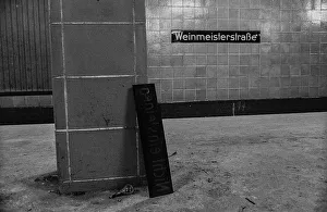 GDR, Berlin, 29 May 1990, Weinmeisterstrasse underground station (U8)