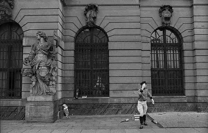 GDR, Berlin, 30 April 1990, Juggler in uniform in front of the German Historical Museum (DHM)
