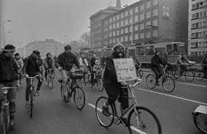 GDR, Berlin, 7.1.1990, 1st bicycle demonstration in East Berlin
