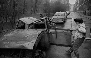GDR, Berlin, 8.1.1990, child and a wrecked car in Steinstrasse