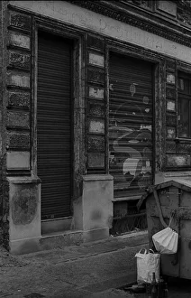 GDR, Berlin, 8.1.1990, closed shop for wooden toys in Mulackstrasse