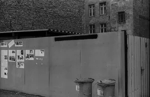 GDR, Berlin, 8.1.1990, fence in Mulackstrasse