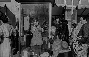 GDR, Berlin, 9.10.1989, telephone box in Friedrichshain (Schwibbogen)