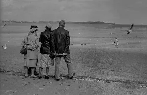 GDR, Schwerin, 05. 11. 1984, Strollers at Lake Schwerin