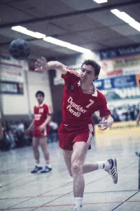 Georgi Sviridenko (red), handball, European Champion Clubs Cup, TUSEM Essen (white), SKA Minsk Belarus, 28 April 1990, Germany, Europe