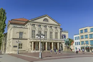German National Theatre, Theaterplatz