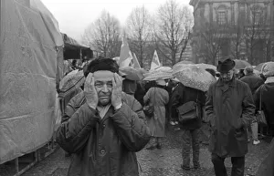 Germany, Berlin, 01. 04. 1991, Wehrkraftgegner in the Lustgarten