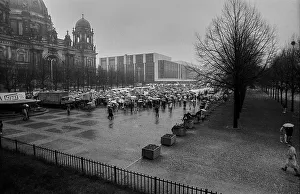 Germany, Berlin, 01.04.1991, Opponents of military power in the Lustgarten