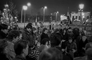 Germany, Berlin, 01.12.1991, Vigil for Yugoslavia at the Brandenburg Tor, Europe