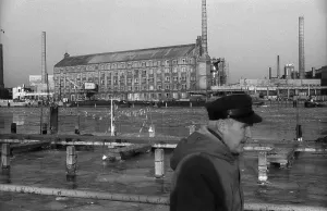 Germany, Berlin, 02. 02. 1991, man with worker's cap