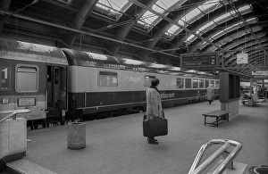Germany, Berlin, 02.02.1992, Traveller at the main station (Ostbahnhof), Europe