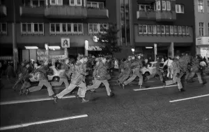 Germany, Berlin, 02.10.1991, Police rush demonstrators after an intersection blockade / sit-in blockade