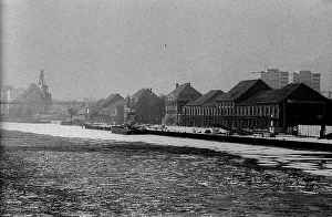 Germany, Berlin, 03.02.1991, View over the Spree (frozen) to the eastern harbour