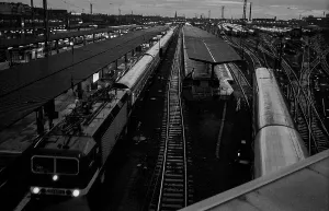 Germany, Berlin, 03.02.1992, Lichtenberg railway station, railway tracks, platform, Europe
