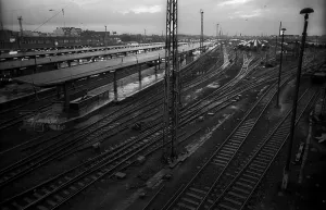 Germany, Berlin, 03.02.1992, Lichtenberg railway station, railway tracks, platform, Europe