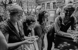 Germany, Berlin, 04.07.1992, courtyard party of the squat KULE (Kunst & Leben)