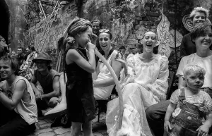 Germany, Berlin, 04.07.1992, courtyard party of the squat KULE (Kunst & Leben)