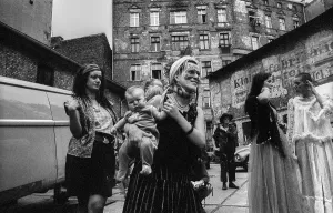 Germany, Berlin, 04.07.1992, courtyard party of the squat KULE (Kunst & Leben)