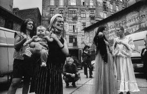Germany, Berlin, 04.07.1992, courtyard party of the squat KULE (Kunst & Leben)