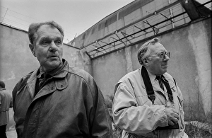Germany, Berlin, 06.03.1992, Otto Ruhland (left) former prisoner in the cage for release, (wreath-laying ceremony in the former Stasi remand prison Hohenschoenhausen), Europe