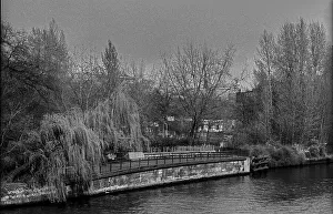 Germany, Berlin, 08.04.1991, View across the Spree to Monbijoupark