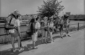 Germany, Berlin, 08.07.1991, Tourists at the Spreebogen