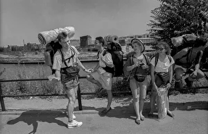 Germany, Berlin, 08.07.1991, Tourists at the Spreebogen