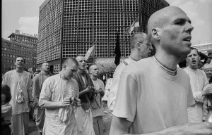 Germany, Berlin, 12.04.1991, Krishna members in front of the Memorial Church