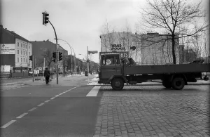 Germany, Berlin, 16.02.1992, Bernauer Strasse / Brunnenstrasse, lorry, coal_transport, Europe